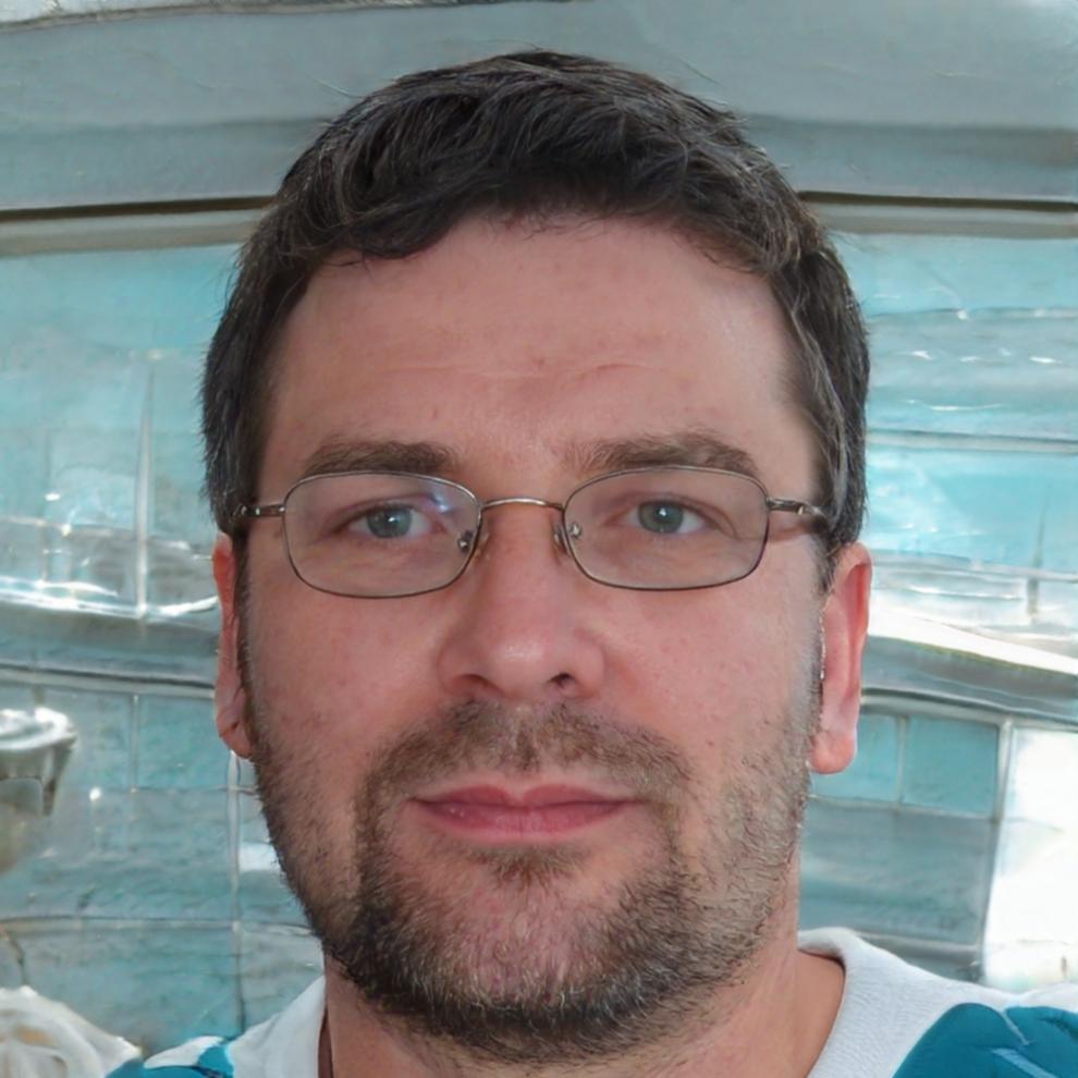 Portrait de François Dubois, analyste financier senior